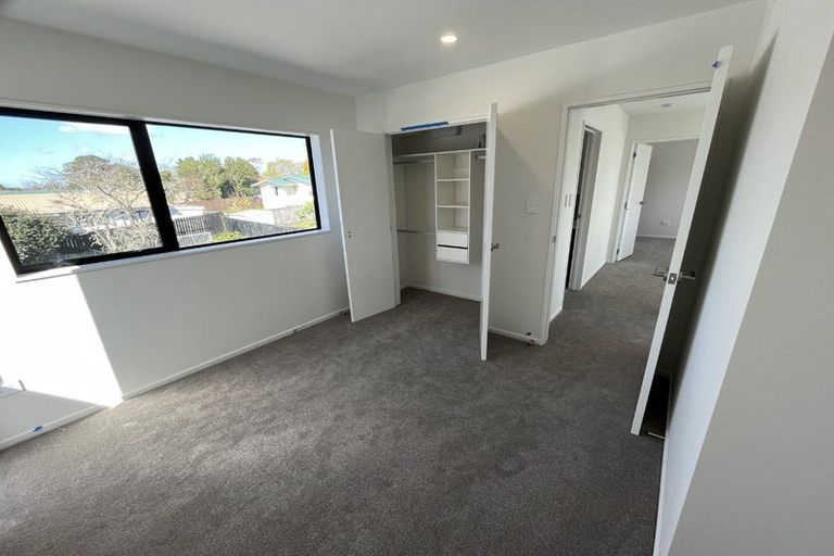 Photo of property in 10/535 Swanson Road, Ranui, Auckland, 0612
