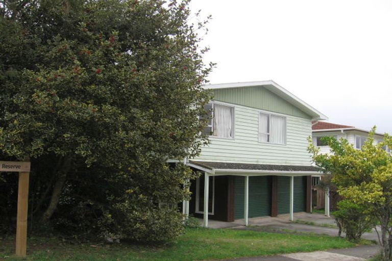 Photo of property in 13e Peterhouse Street, Tawa, Wellington, 5028