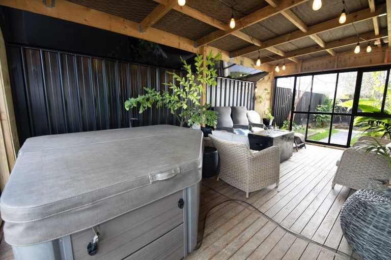 Photo of property in 15 Puketapu Road, Taradale, Napier, 4112