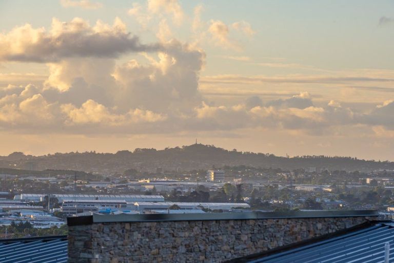 Photo of property in 45 Armstrong Farm Drive, East Tamaki Heights, Auckland, 2016