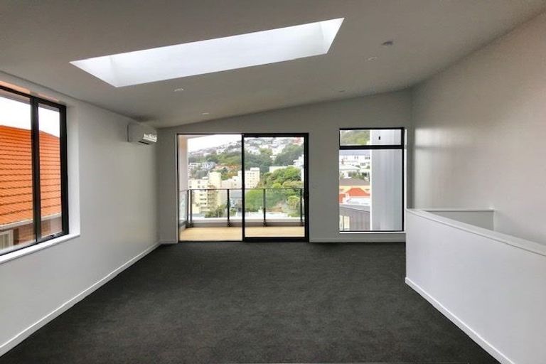Photo of property in 18a Oriental Terrace, Oriental Bay, Wellington, 6011