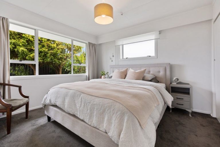 Photo of property in 21 York Crescent, Westown, New Plymouth, 4310