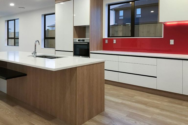 Photo of property in 19 Hakinakina Drive, Flat Bush, Auckland, 2019