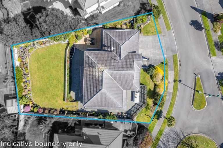 Photo of property in 12 Lanyon Place, Whitby, Porirua, 5024