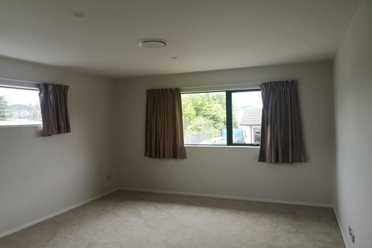 Photo of property in 3a Crystal Avenue, Glendene, Auckland, 0602