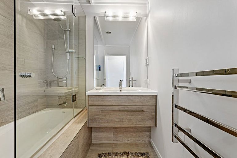 Photo of property in 2/14 Mere Road, Taupo, 3330