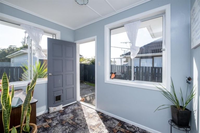 Photo of property in 100 Hathaway Street, Stratford, 4332