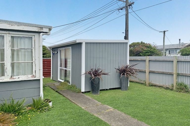 Photo of property in 15 Pratt Avenue, Foxton Beach, Foxton, 4815