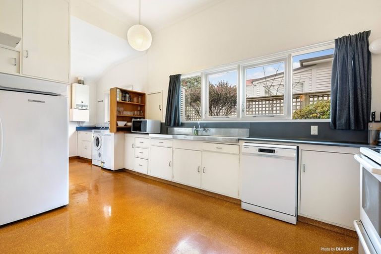 Photo of property in 19 Talavera Terrace, Kelburn, Wellington, 6012