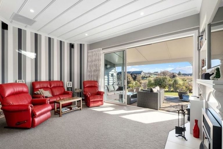 Photo of property in 2 Hidden Hills Drive, Wanaka, 9305