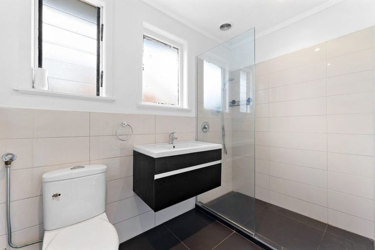 Photo of property in 97 Sunnyside Road, Sunnyvale, Auckland, 0612