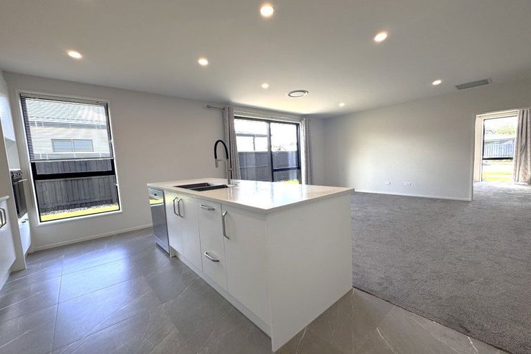 Photo of property in 92 Muirhill Street, Halswell, Christchurch, 8025