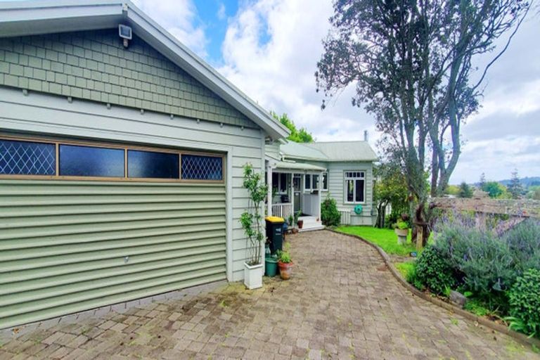 Photo of property in 272 Waihoehoe Road, Drury, 2577