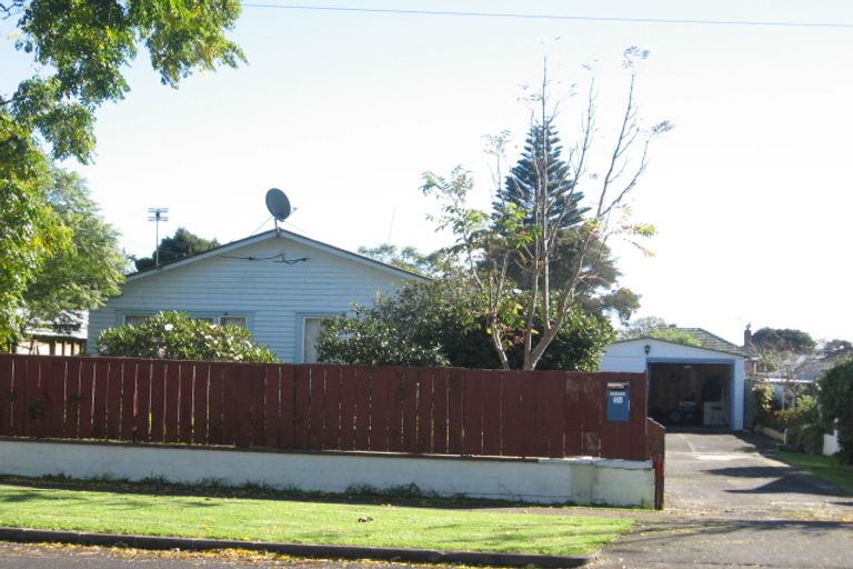 Photo of property in 1/2 Kent Road, Manurewa, Auckland, 2102