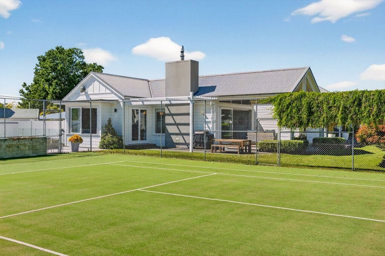 Photo of property in 27 Neeve Road, Taradale, Napier, 4112