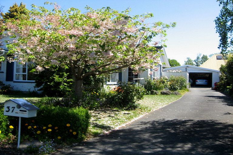 Photo of property in 1/47 Barnes Road, Redwood, Christchurch, 8051