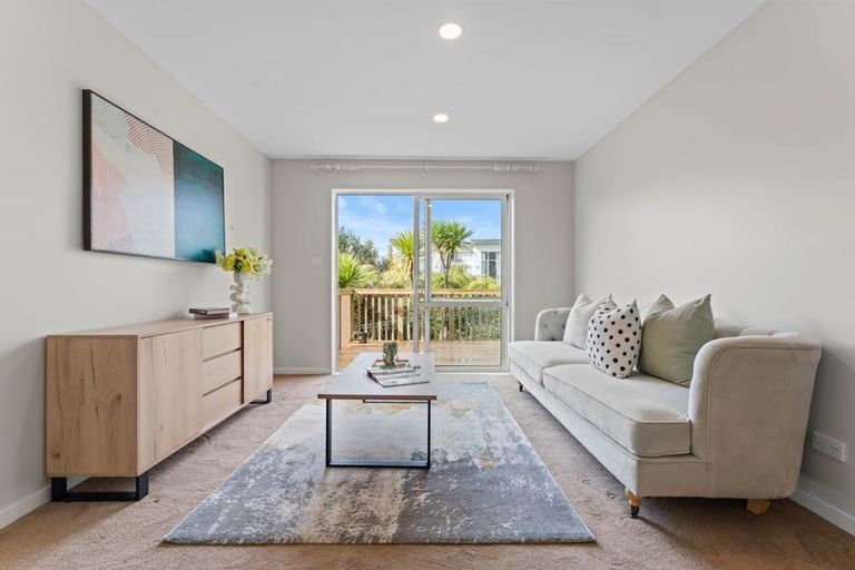 Photo of property in 25 Para Close, Fairview Heights, Auckland, 0632