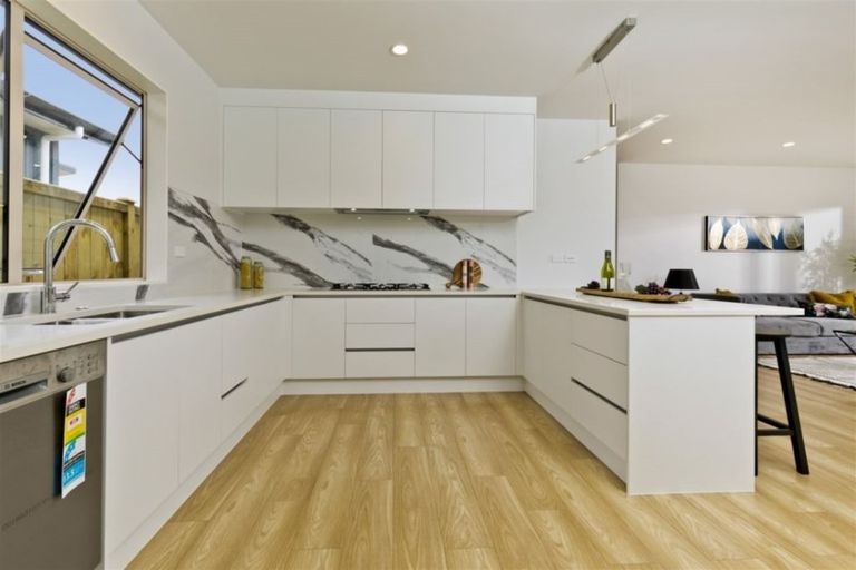 Photo of property in 58 Schoolside Road, Kumeu, 0810