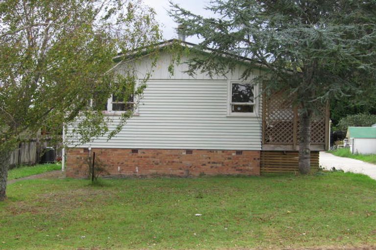 Photo of property in 4 Patts Avenue, Glendene, Auckland, 0602