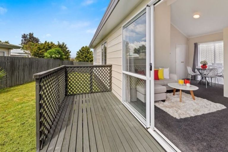 Photo of property in 2/20 Solveig Place, Randwick Park, Auckland, 2105