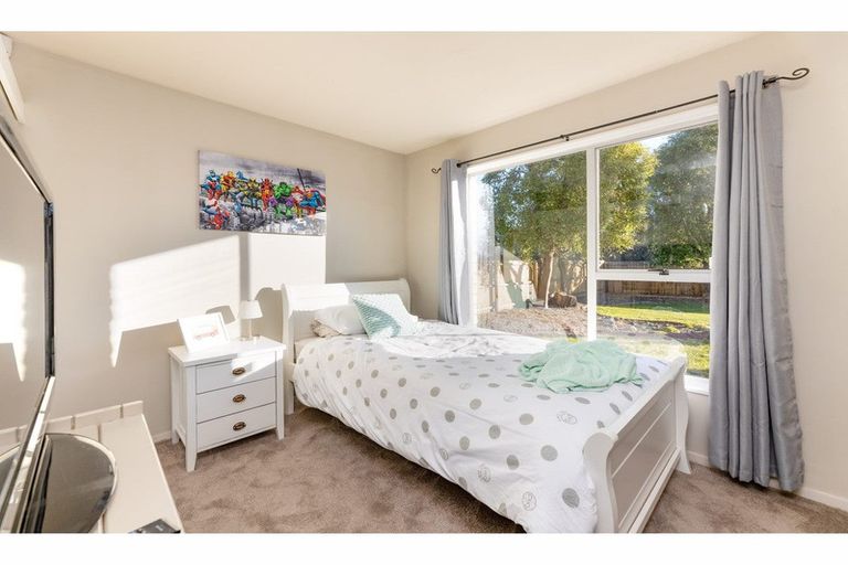 Photo of property in 23 Denniston Crescent, Redwood, Christchurch, 8051