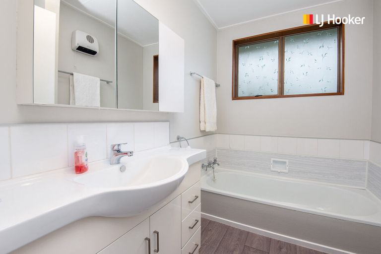 Photo of property in 16 Wickliffe Street, Mosgiel, 9024