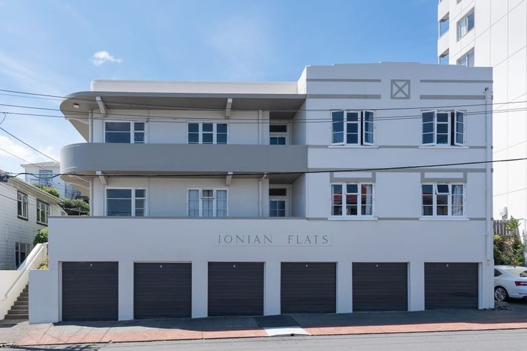 Photo of property in Ionian Flats, 123-125 Brougham Street, Mount Victoria, Wellington, 6011