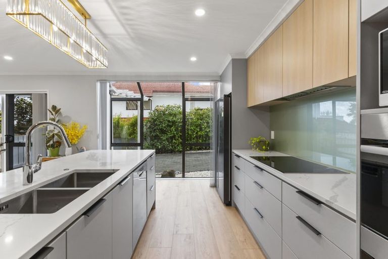 Photo of property in 32 Currell Way, Somerville, Auckland, 2014