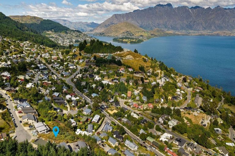 Photo of property in 64 Dart Place, Fernhill, Queenstown, 9300