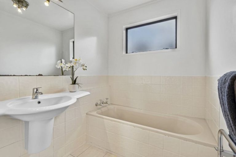 Photo of property in 4/59 Rangatira Road, Beach Haven, Auckland, 0626