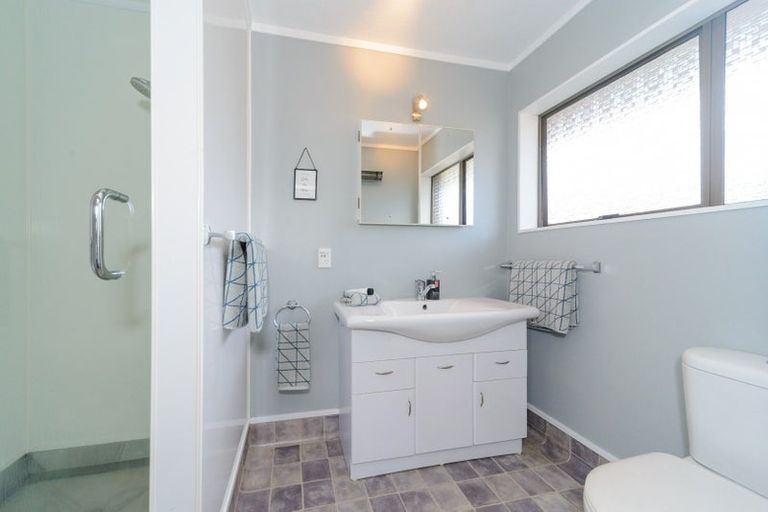 Photo of property in 6 Caulfield Place, Awapuni, Palmerston North, 4412