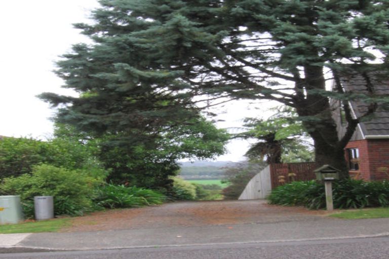 Photo of property in 122 Winara Avenue, Waikanae, 5036