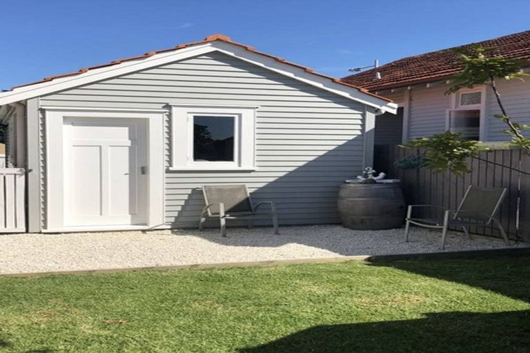 Photo of property in 1 Cochrane Road, Hobsonville, Auckland, 0616