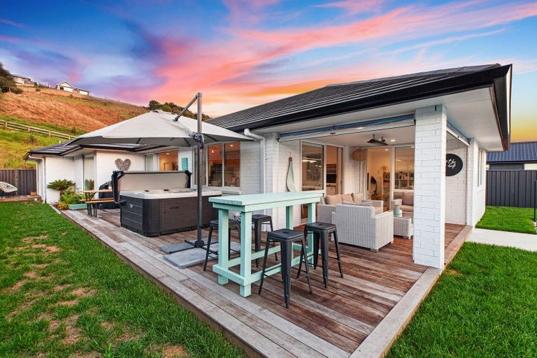 Photo of property in 2 Glenvale Place, Pyes Pa, Tauranga, 3112