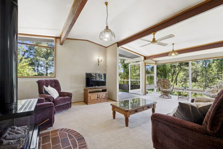 Photo of property in 222 Atkinson Road, Titirangi, Auckland, 0604