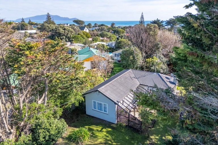 Photo of property in 5 Gawler Street, Te Horo Beach, Otaki, 5581