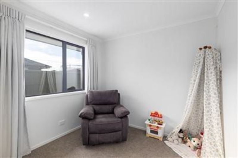 Photo of property in 16 Northmoor Boulevard, Rolleston, 7615