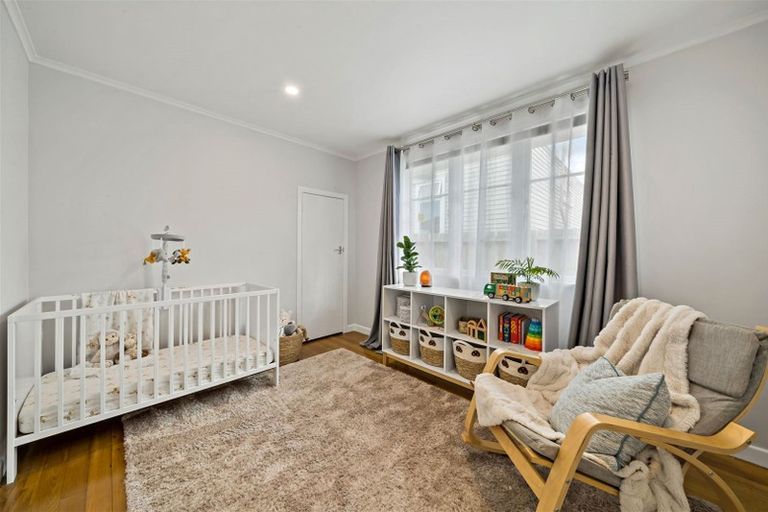 Photo of property in 15 Waione Avenue, Te Atatu Peninsula, Auckland, 0610