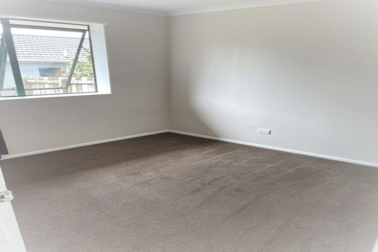 Photo of property in 31 Broadfield Street, Massey, Auckland, 0614