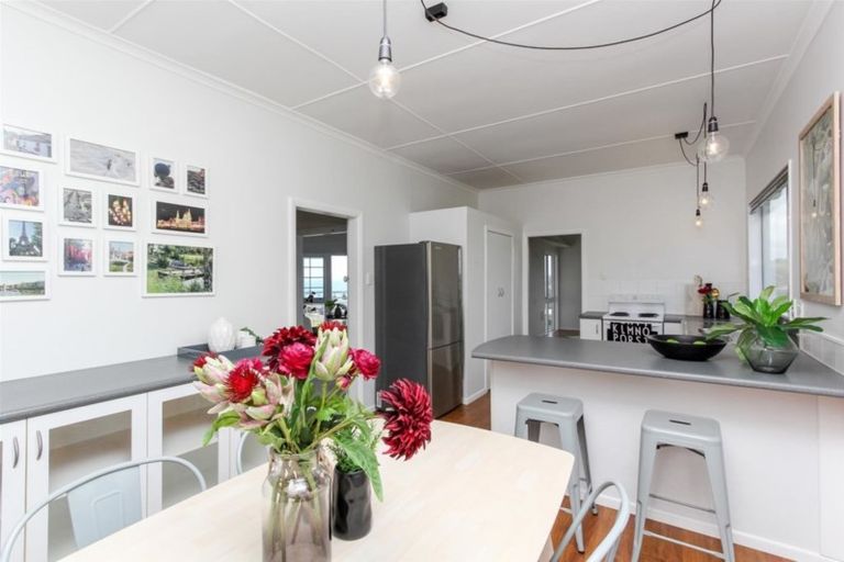 Photo of property in 4b Catherine Crescent, Moturoa, New Plymouth, 4310