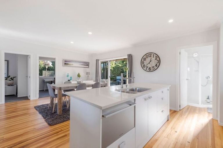 Photo of property in 900b Whangaparaoa Road, Manly, Whangaparaoa, 0930