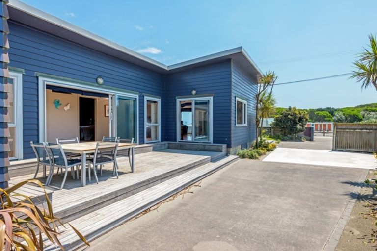 Photo of property in 5 Koputara Road, Himatangi Beach, Foxton, 4891