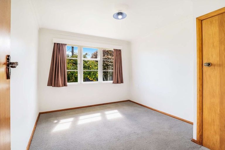 Photo of property in 15 Mako Mako Road, Levin, 5510