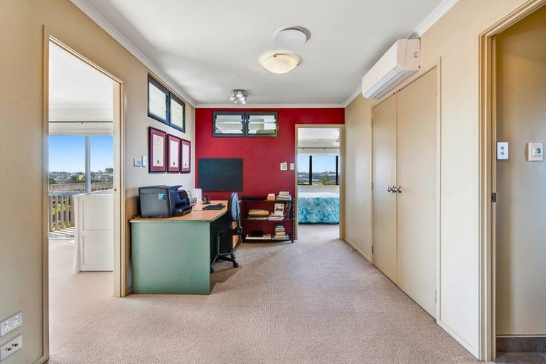 Photo of property in 13 Seagate Place, Red Beach, 0932