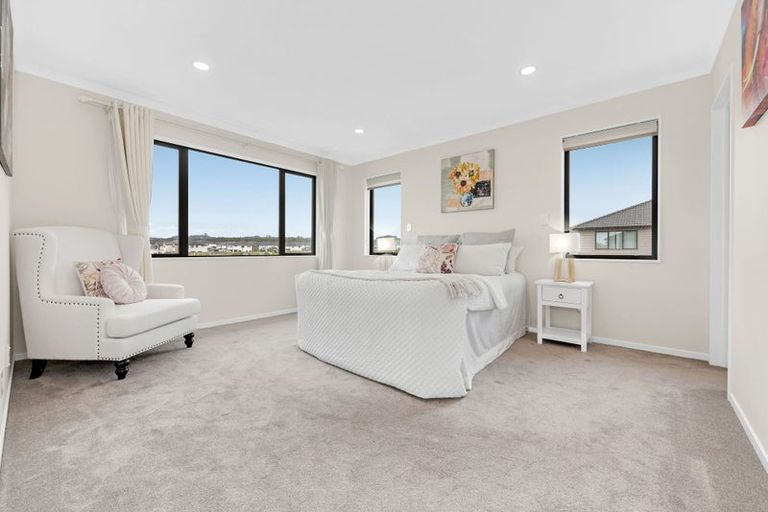 Photo of property in 27 Hakinakina Drive, Flat Bush, Auckland, 2019