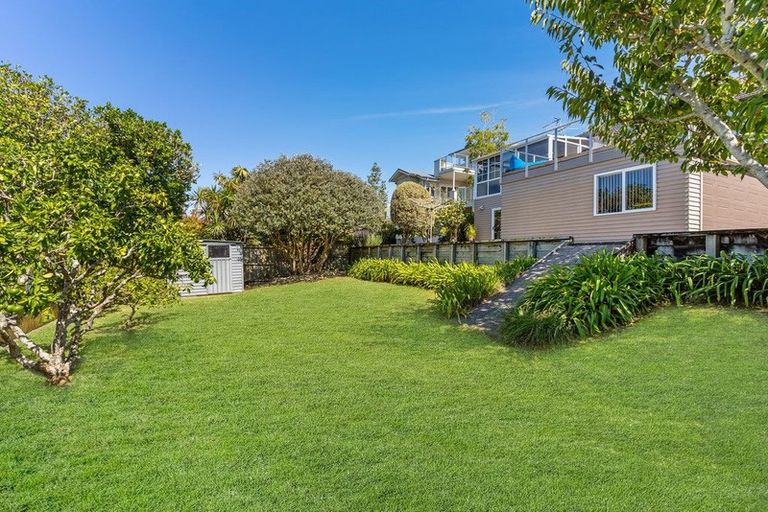 Photo of property in 37 Mellons Bay Road, Mellons Bay, Auckland, 2014