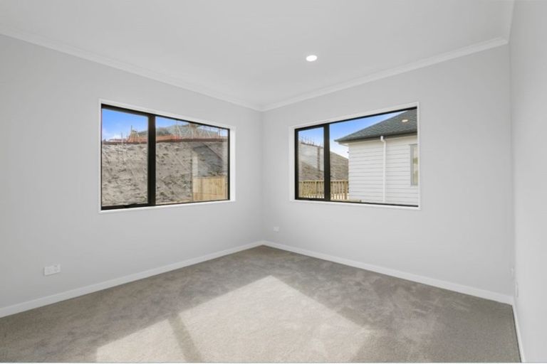 Photo of property in 104 Godfrey Drive, Orewa, 0931