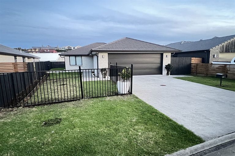 Photo of property in 61 Bert Wall Drive, Omokoroa, 3114