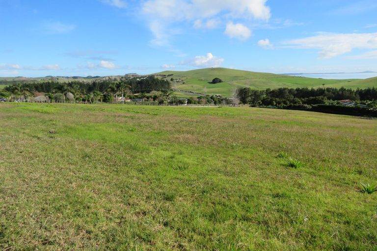 Photo of property in 18 Taipa View Road, Taipa, 0483