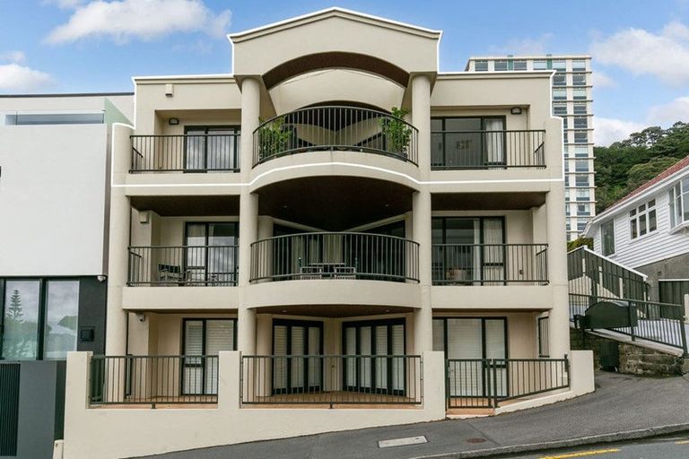 Photo of property in 15/22 Oriental Terrace, Oriental Bay, Wellington, 6011